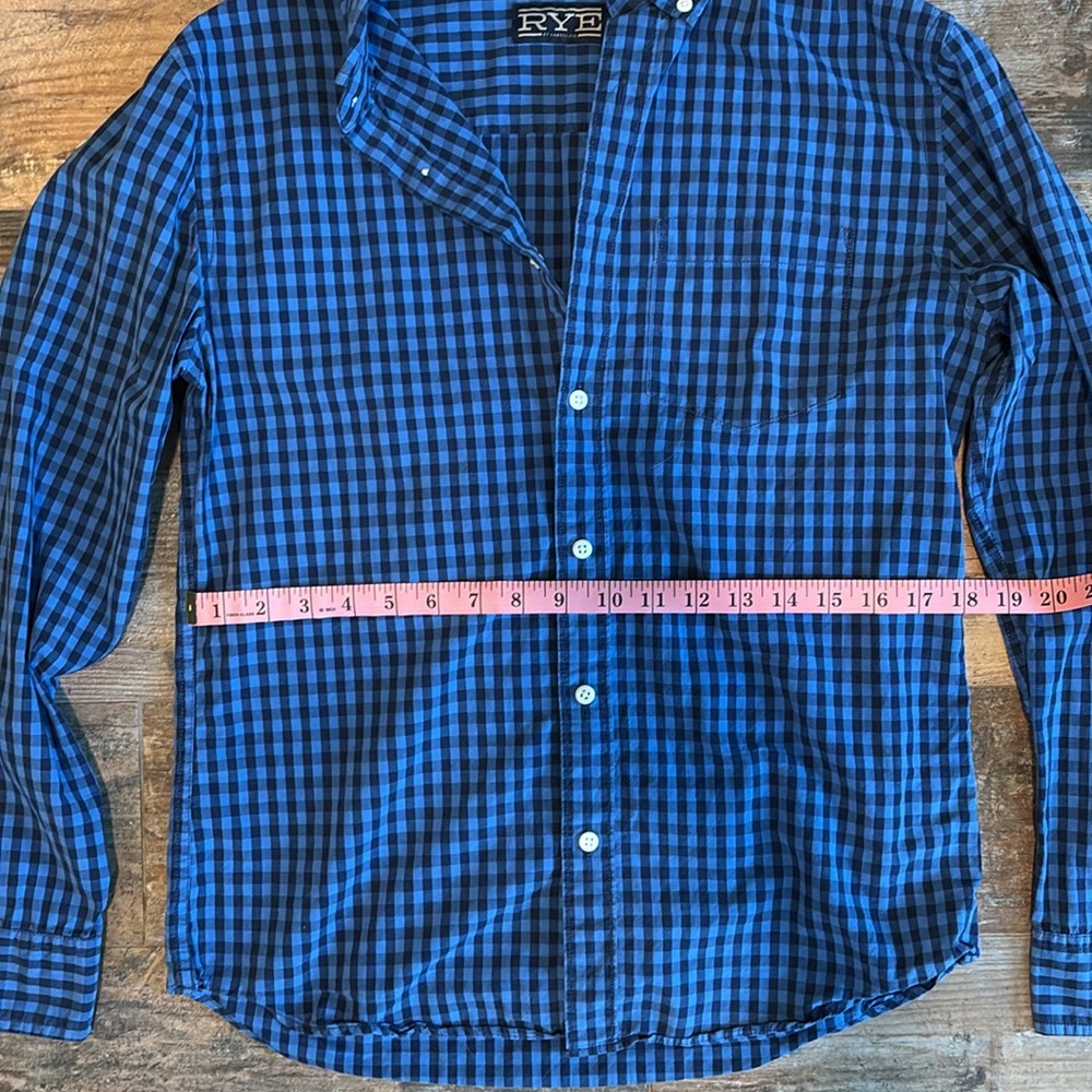 Rye button up size medium - Picture 2 of 4